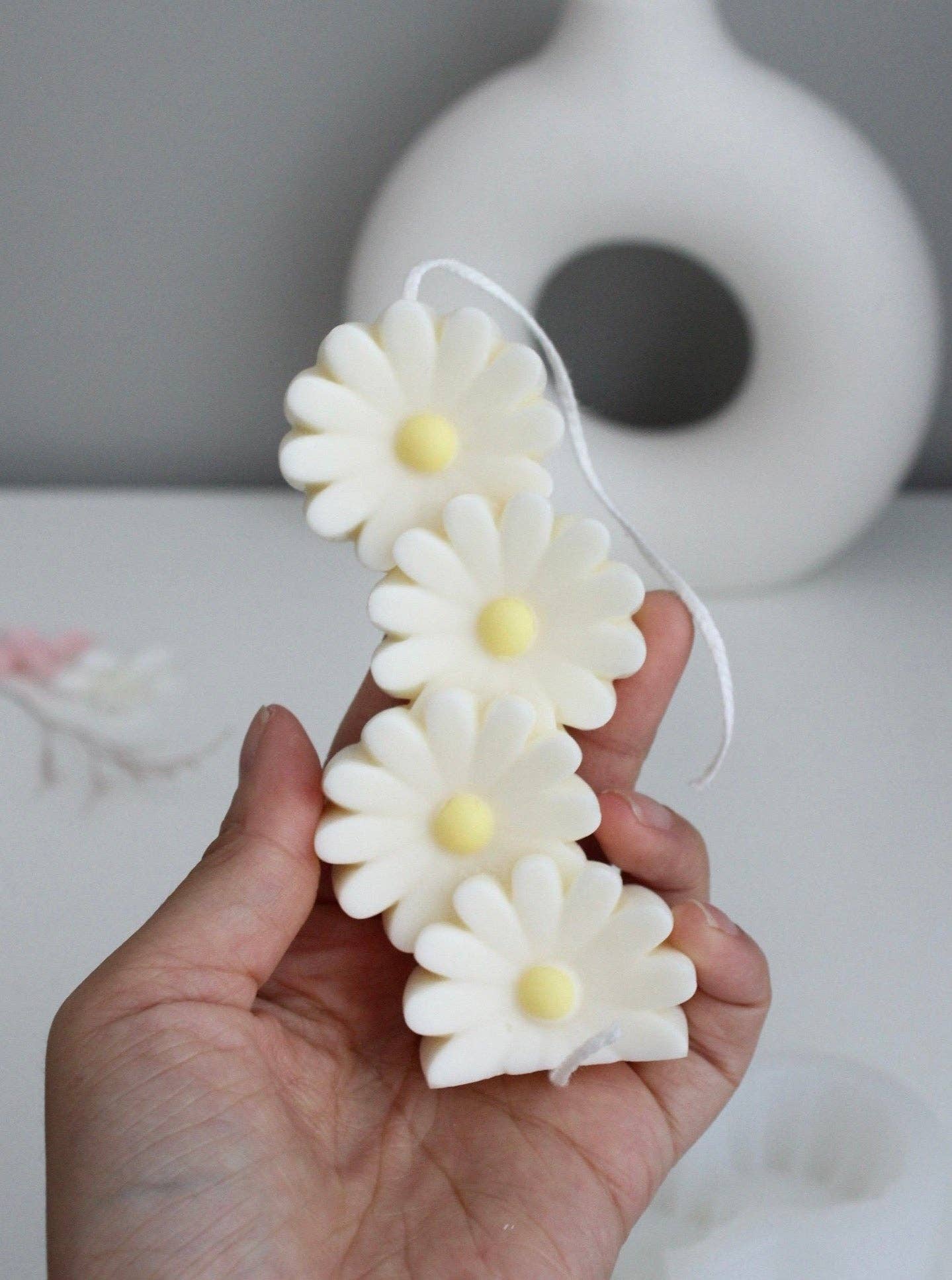 Daisy Pillar Candle: Unscented