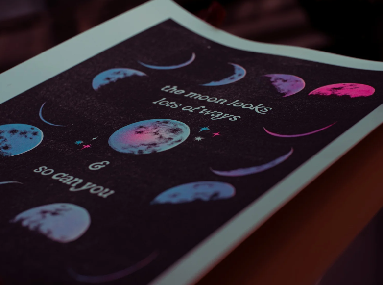 Waning / Waxing: the moon looks lots of ways and so can you